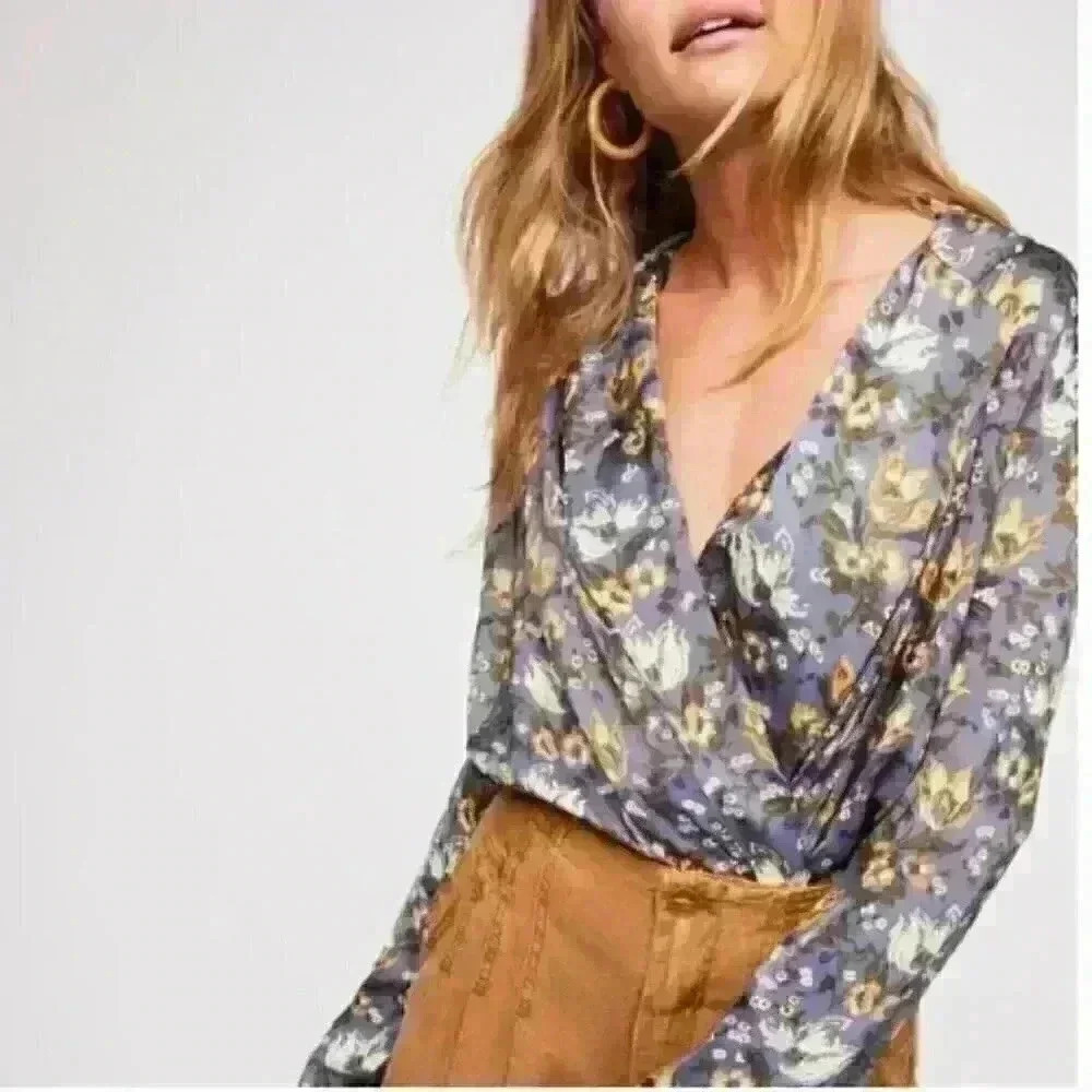 Free People Blue Elsa Wrap Floral‎ Bodysuit Size Small